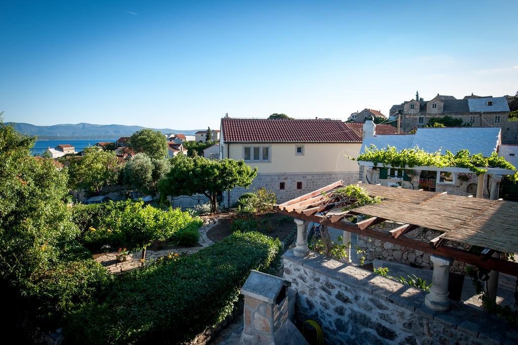 Holiday Home Amela Bol Rom bilde
