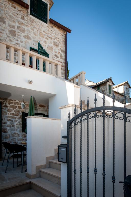 Holiday Home Amela Bol Rom bilde